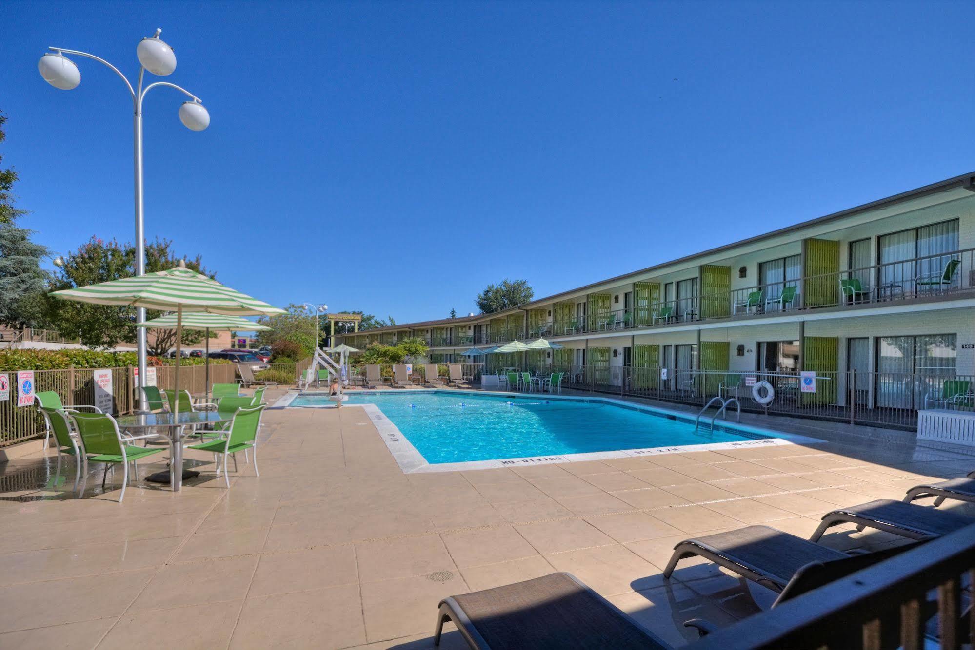 Inn At The Commons Μέντφορντ Εξωτερικό φωτογραφία