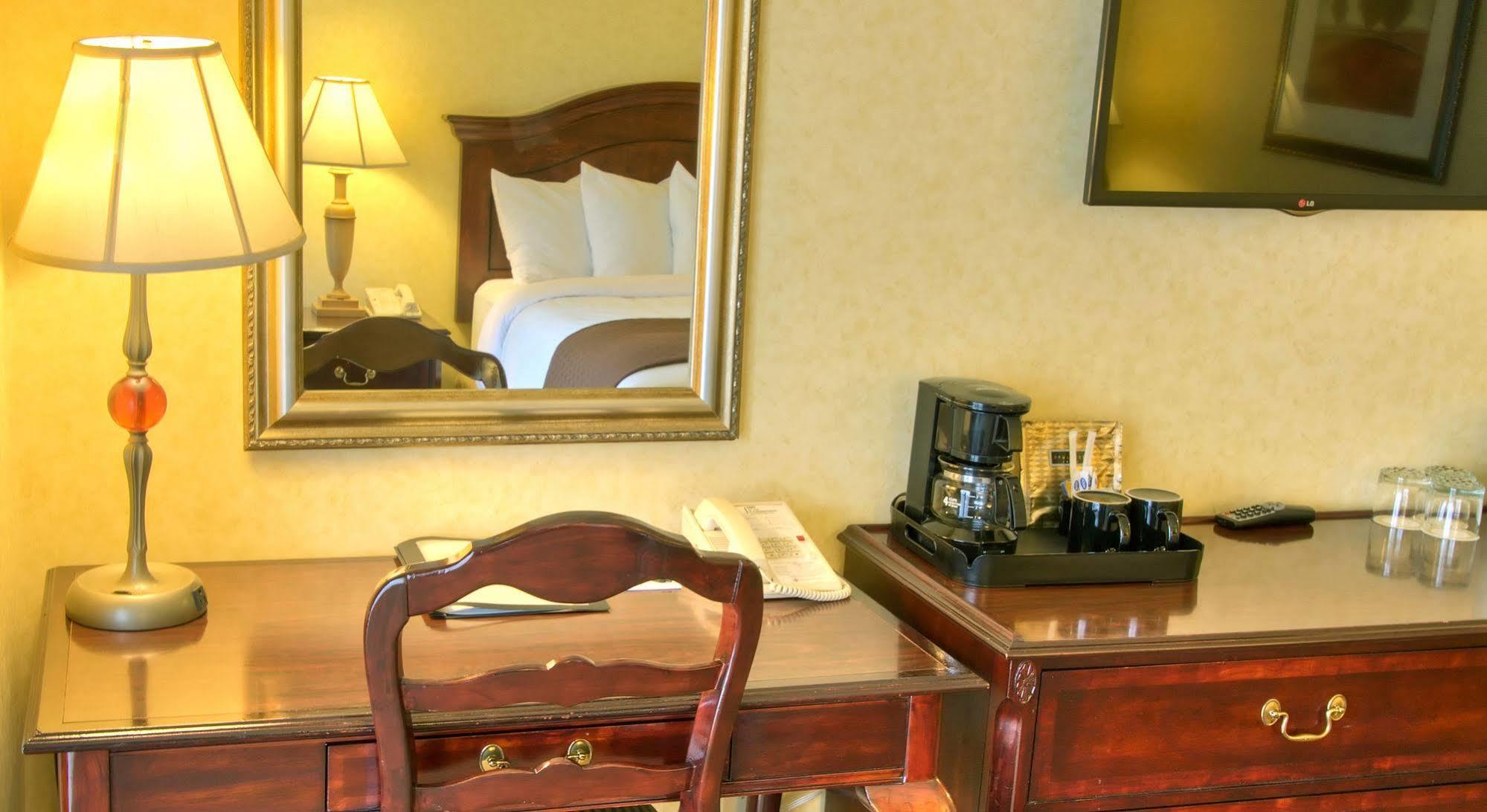 Inn At The Commons Μέντφορντ Εξωτερικό φωτογραφία