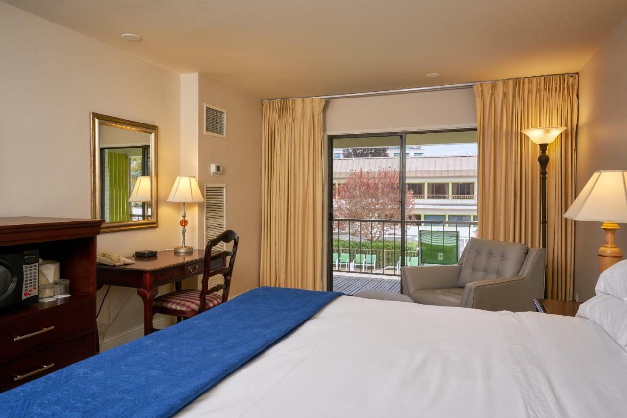 Inn At The Commons Μέντφορντ Εξωτερικό φωτογραφία